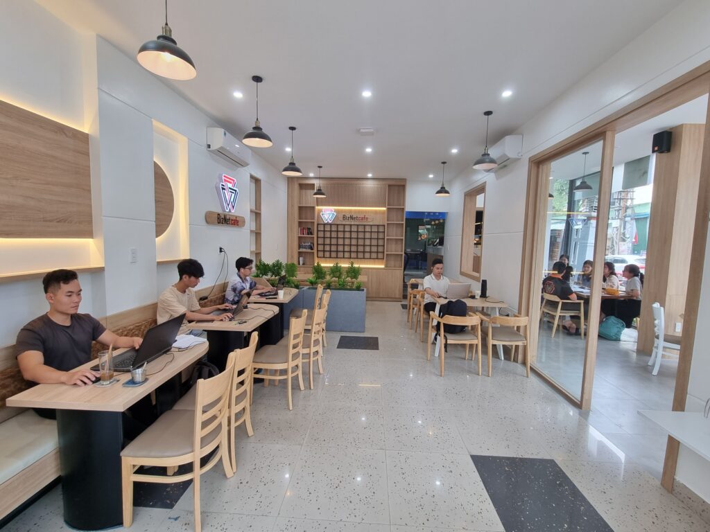 Không gian tầng 1 tại BizNet Cafe Đà Nẵng